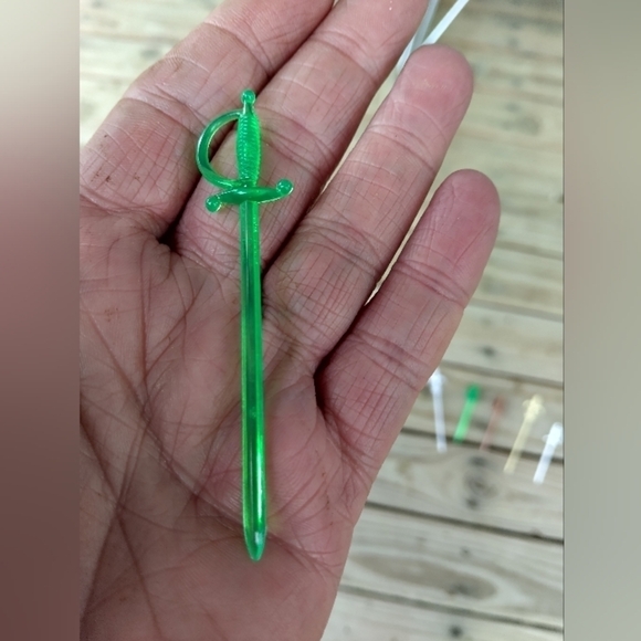 Lot of 7 Vintage Sword  Hors d'Oeuvre Appetizers Cheese Party Picks - Picture 2 of 6